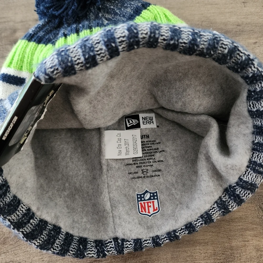 New Era NFL Seattle Seahawks Youth Sport Knit Pom Beanie NEW
